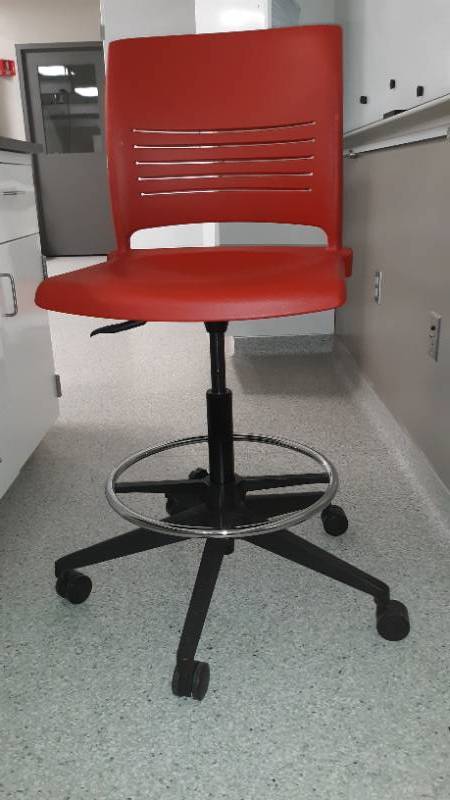 lot 7407 image: Rolling Strive Lab StoolChair, Red