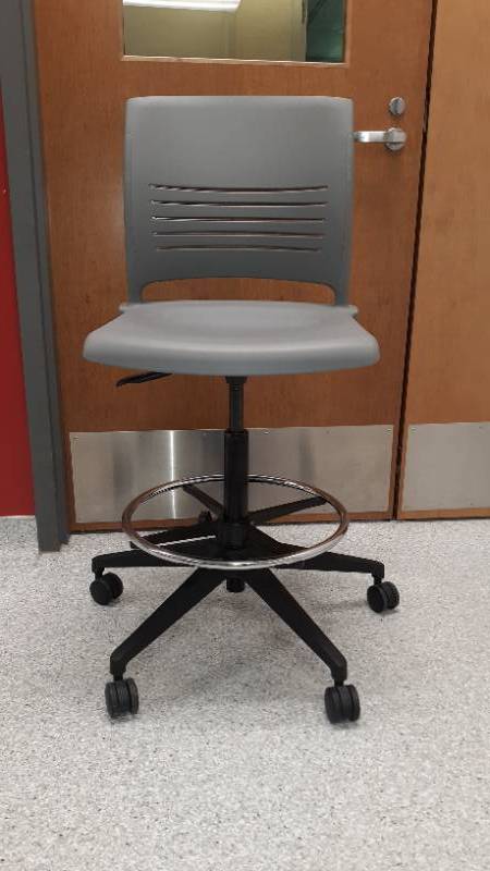 lot 7300 image: Strive Grey Adjustable Plastic Lab Chair