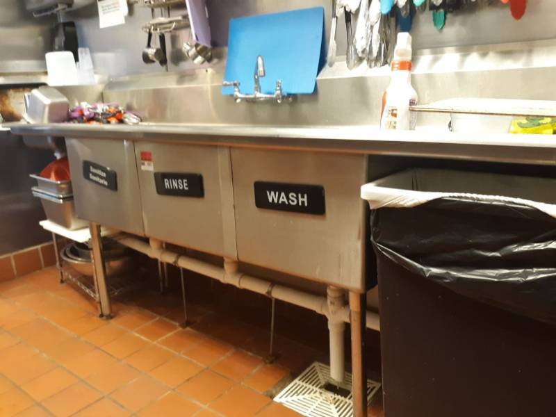 lot 1003 image: 3 Bay Sink