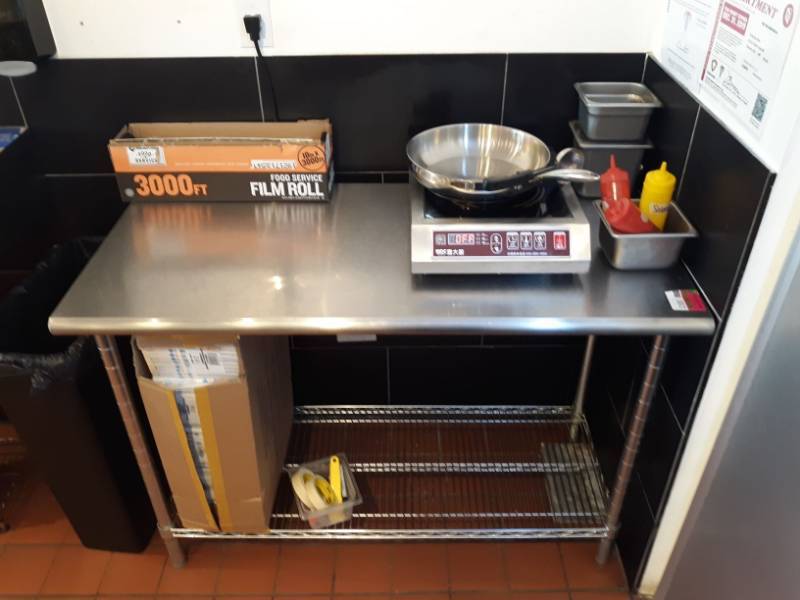 lot 1012 image: Prep Table