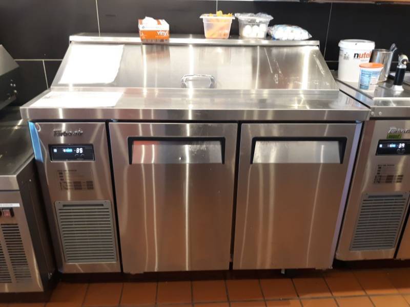 lot 1014 image: Refrigerated Sandwich And Salad Prep Table JST-48