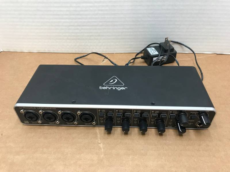 lot 3014 image: BEHRINGER U-PHORIA UMC404HD INTERFACE