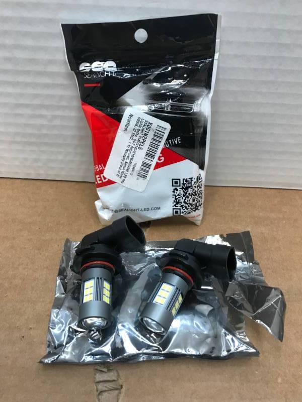 lot 3022 image: LED HEADLIGHT BULB 600K, 27SMD