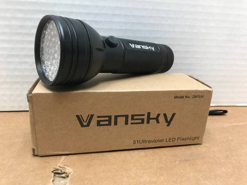 lot 3025 image: VANSKY LED FLASH LIGHT BATTERIES NOT INCLUDED