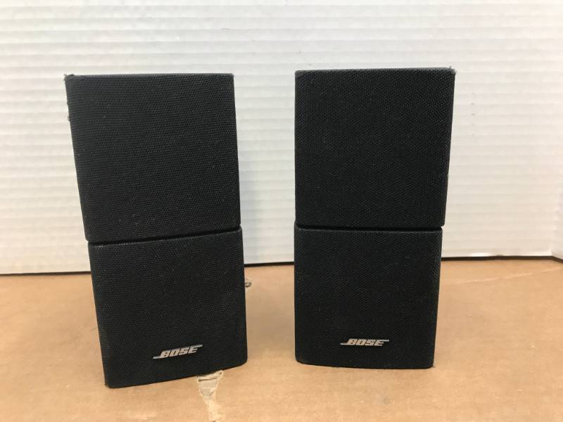lot 3033 image: LOT OF BOSE SPEAKERS