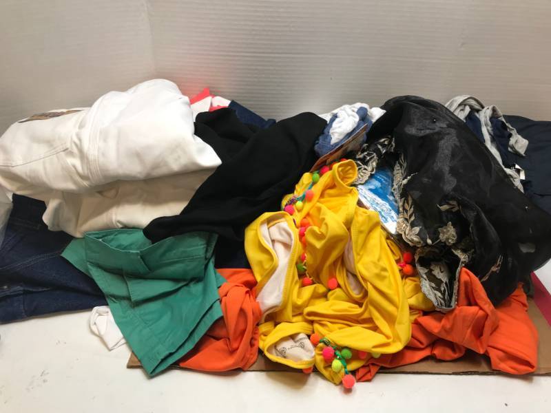 lot 3094 image: LOT OF NEW CLOTHING