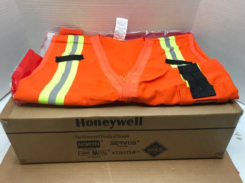 lot 3101 image: LOT OF HONEYWELL SECURITY VEST