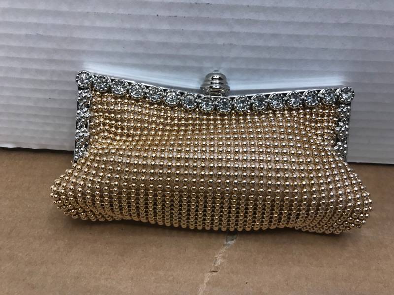 lot 3169 image: GOLD WOMEN DOUBLE FRAME CLUTCH