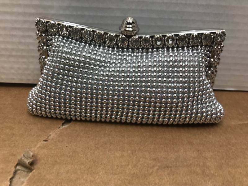 lot 3178 image: SLIVER WOMEN DOUBLE FRAME CLUTCH