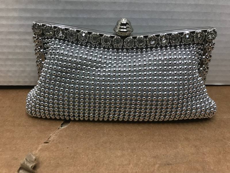 lot 3179 image: SLIVER WOMEN DOUBLE FRAME CLUTCH