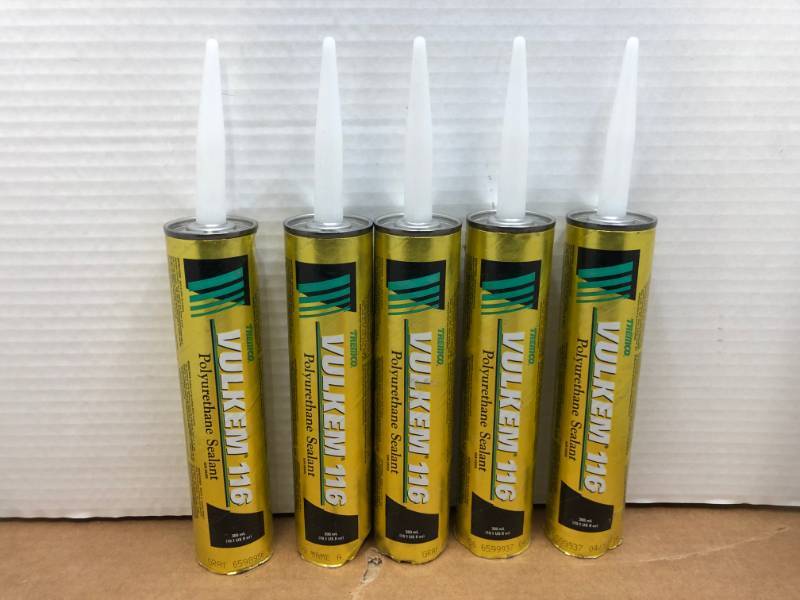 lot 3135 image: VULKEM 116 POLYURTHANE SEALANT