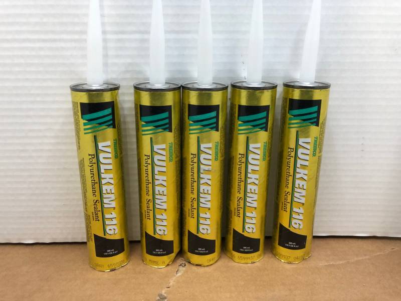lot 3137 image: VULKEM 116 POLYURTHANE SEALANT