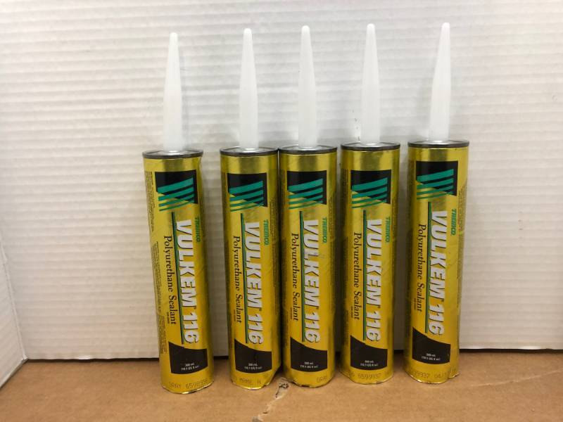 lot 3143 image: VULKEM 116 POLYURTHANE SEALANT