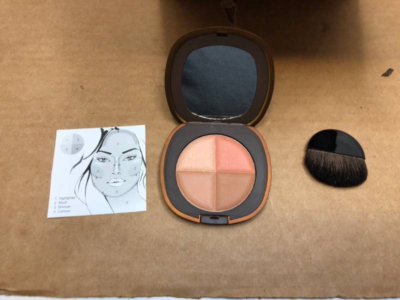 lot 3146 image: LOT OF ELIZABETH ARDEN