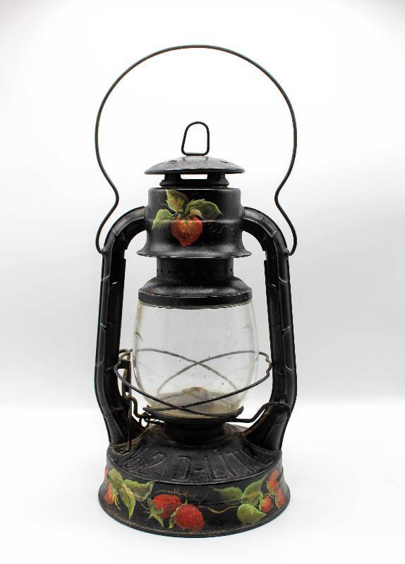 lot 1175 image: No. 2 D-LITE Dietz Lantern