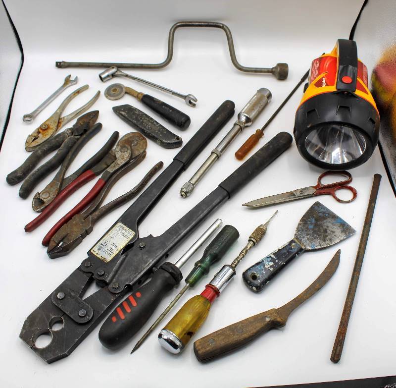lot 1179 image: Large Miscellaneous Tools lot with Flashlight