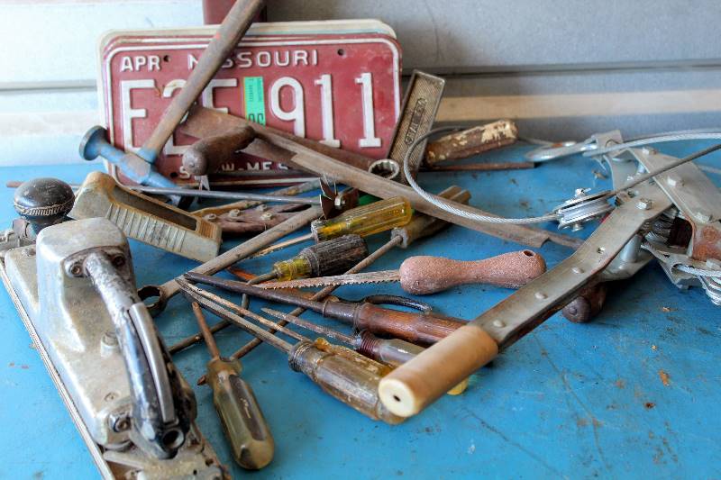 lot 1152 image: Variety of Vintage Hand Tools