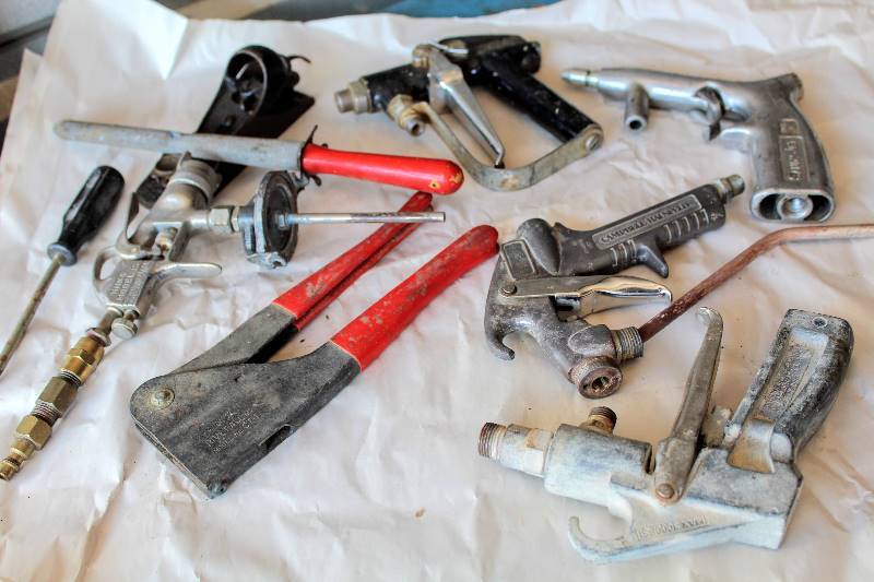 lot 1158 image: Variety of Vintage Spray Guns including Binks, Sandy Jet, A.L.C. Co. and others.