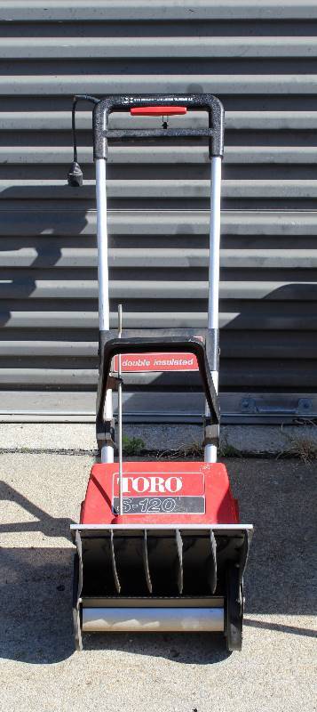 lot 1164 image: TORO S-120 Electric Double Insulated Snow Blower with Key