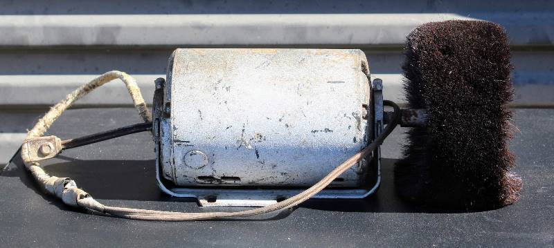 lot 1165 image: Vintage GE A-C Motor�Bench SanderClimax Brush