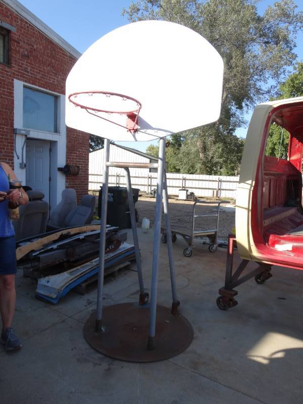 lot 5782 image: Portable adjustable basketball goal