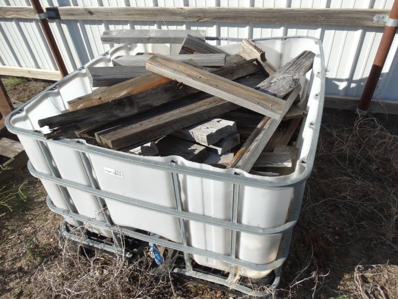 lot 5791 image: Plastic pallet tote full of wood