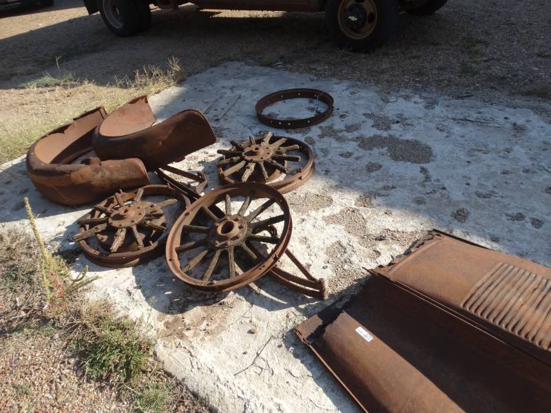 lot 5792 image: Old metal car parts & wheels
