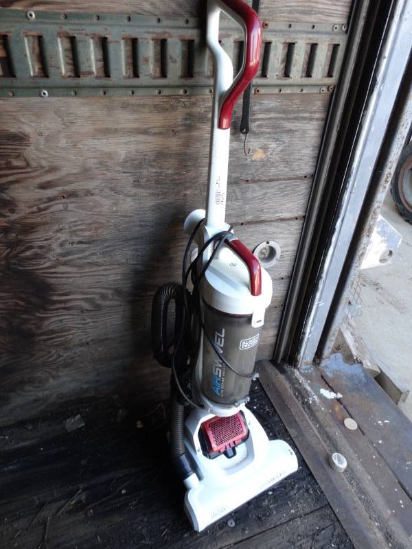 lot 5793 image: Vacuum cleaner