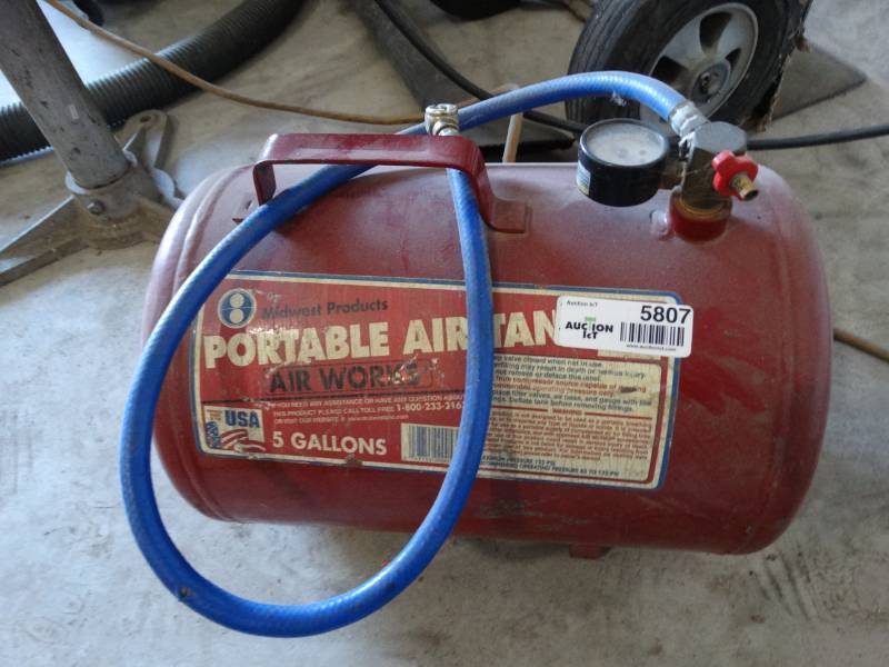 lot 5807 image: 5 gallon air tank w hose