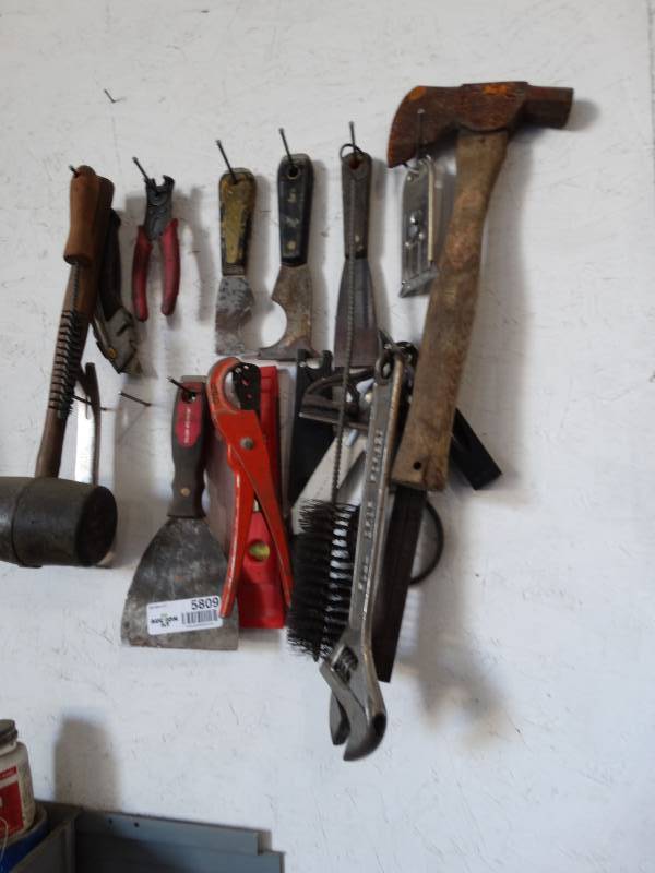 lot 5809 image: Lot of assorted hand tools on wall