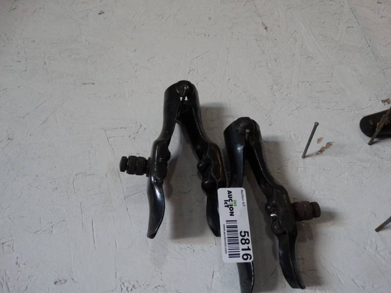 lot 5816 image: 2 pairs of hand wire strippers