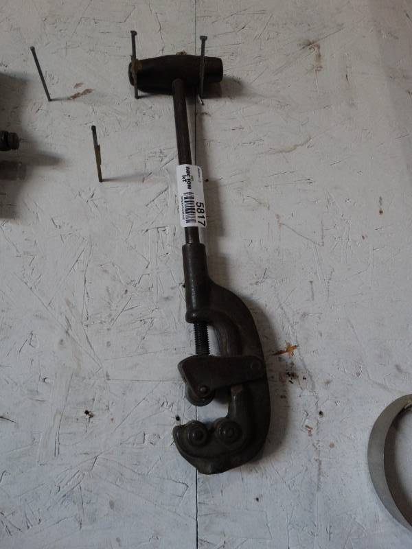 lot 5817 image: Pipe cutter