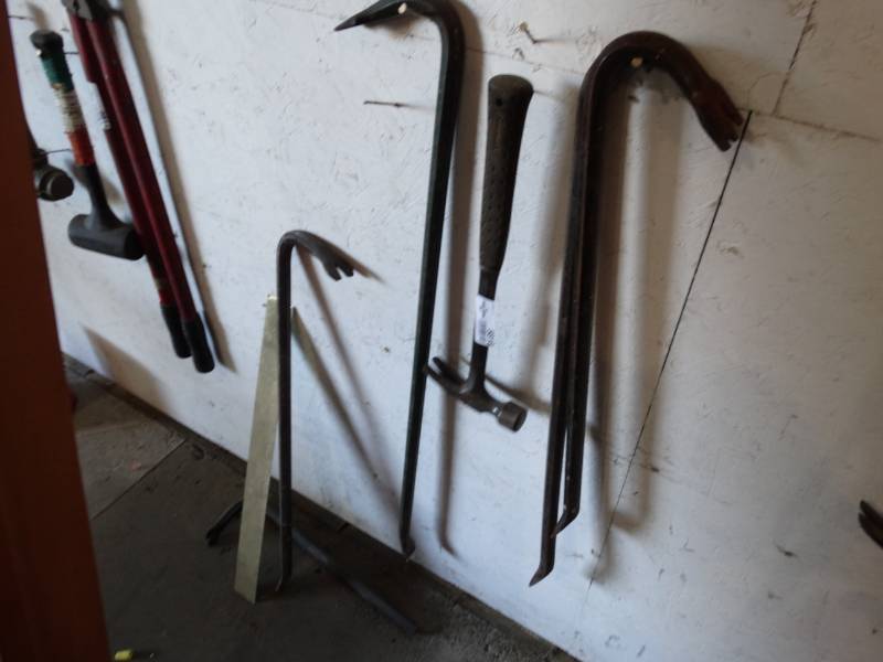 lot 5818 image: Crow bars