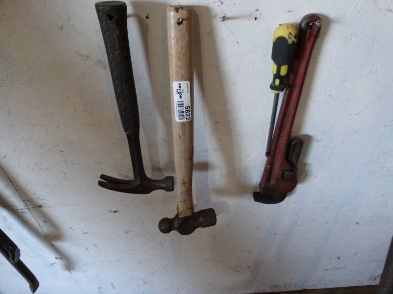 lot 5822 image: Pipe wrench hammers