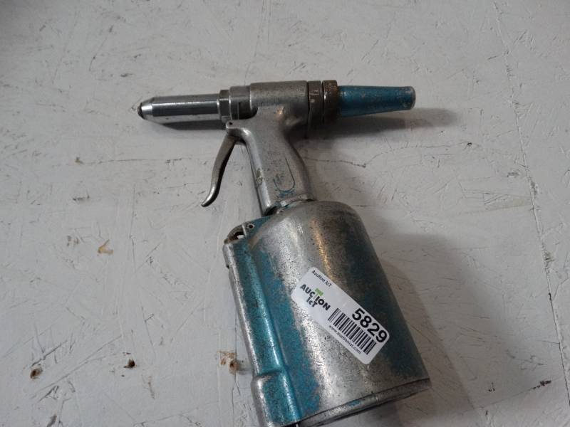 lot 5829 image: Air rivet gun- Works
