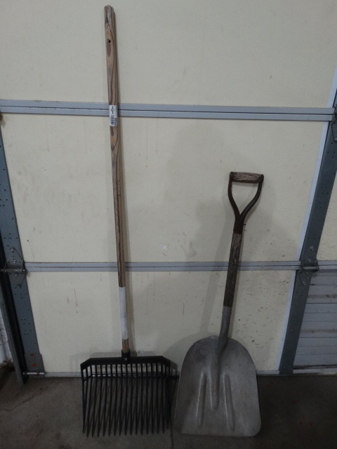 lot 2535 image: Rake & shovel