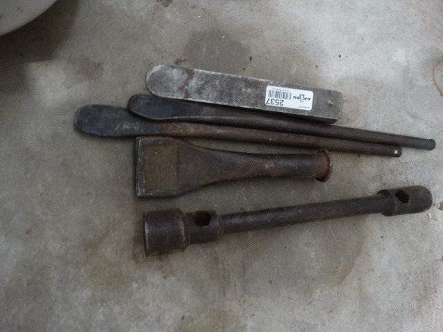 lot 2537 image: Lot of various large chisel tipsbits