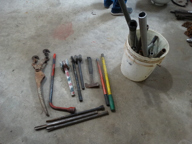 lot 2542 image: Bucket full of various tools & misc.