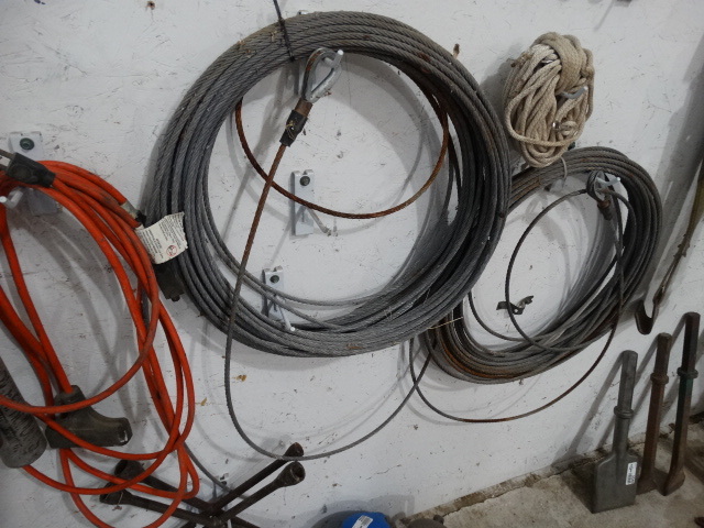 lot 2543 image: Wood splitters 4 ways rolls of cable large bit misc.