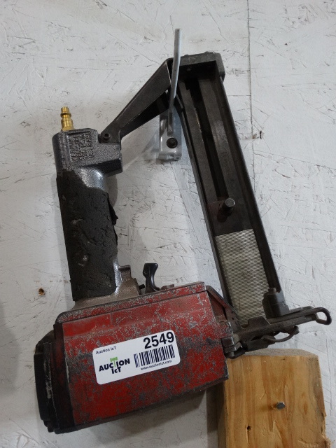 lot 2549 image: Senco air nailer