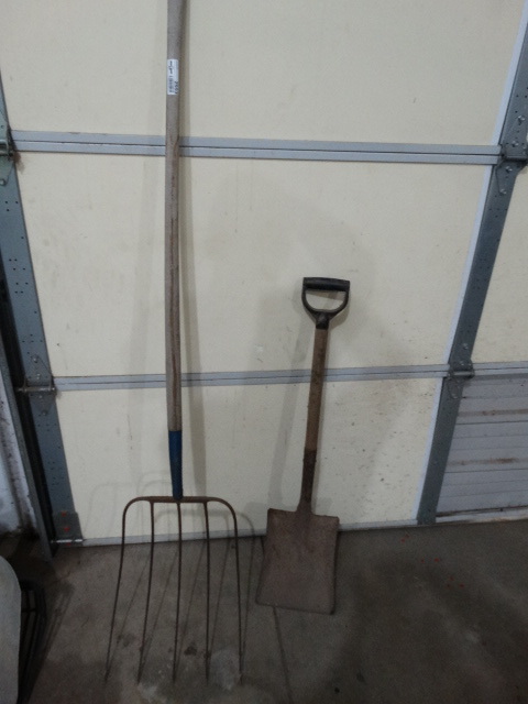lot 2553 image: Pitch fork & shovel
