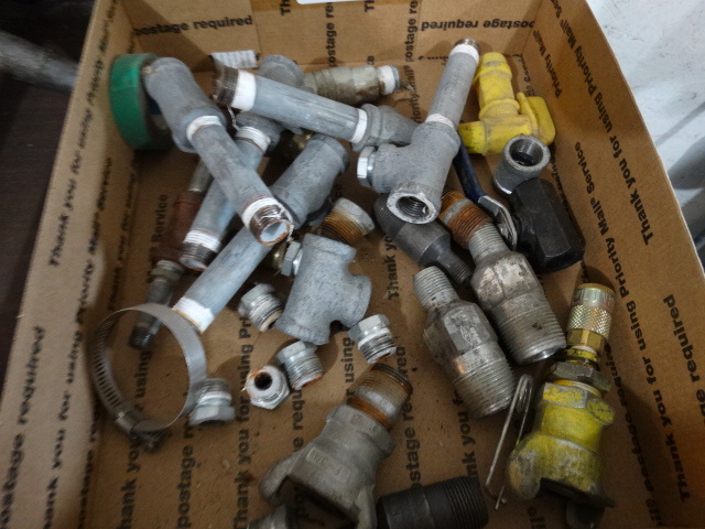 lot 2558 image: Lot of plumbing fittings