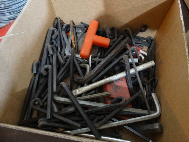 lot 2562 image: Large lot of Allen wrenches