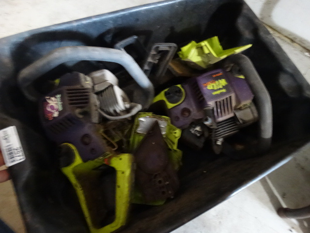 lot 2571 image: Lot of chainsaw parts & pieces
