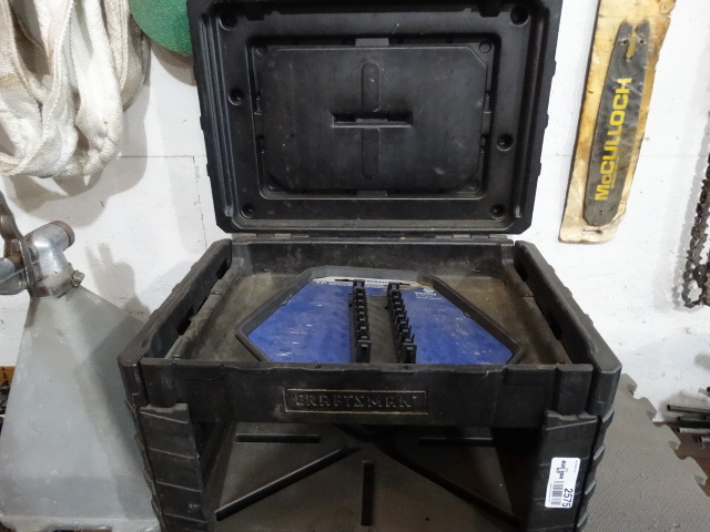 lot 2575 image: Tool box