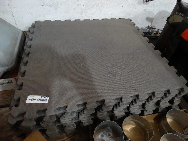 lot 2577 image: Lot of foam floor squares