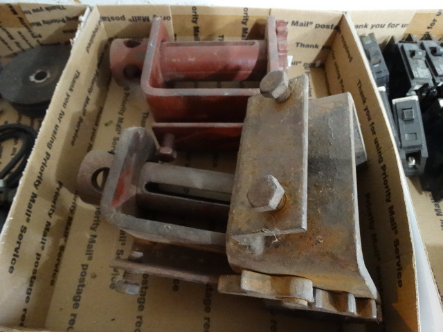 lot 2580 image: 3 large load binders