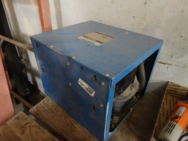 lot 2588 image: Hankinson Series E compressed air dryer