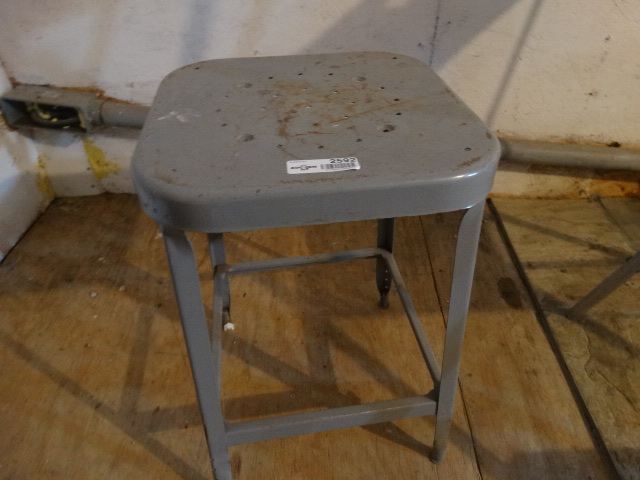 lot 2592 image: Metal shop stool