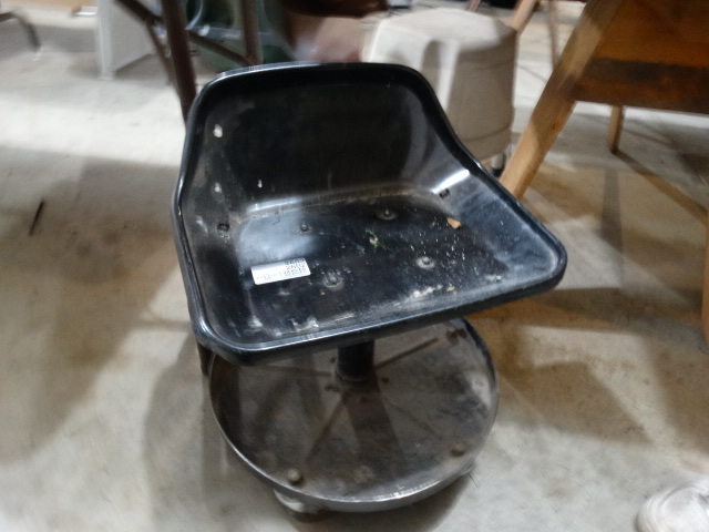 lot 2602 image: Short stool on wheels